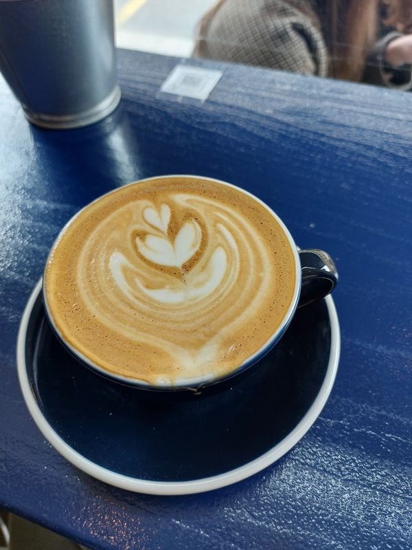 Trendiges Café mit lokalen Spezialitäten