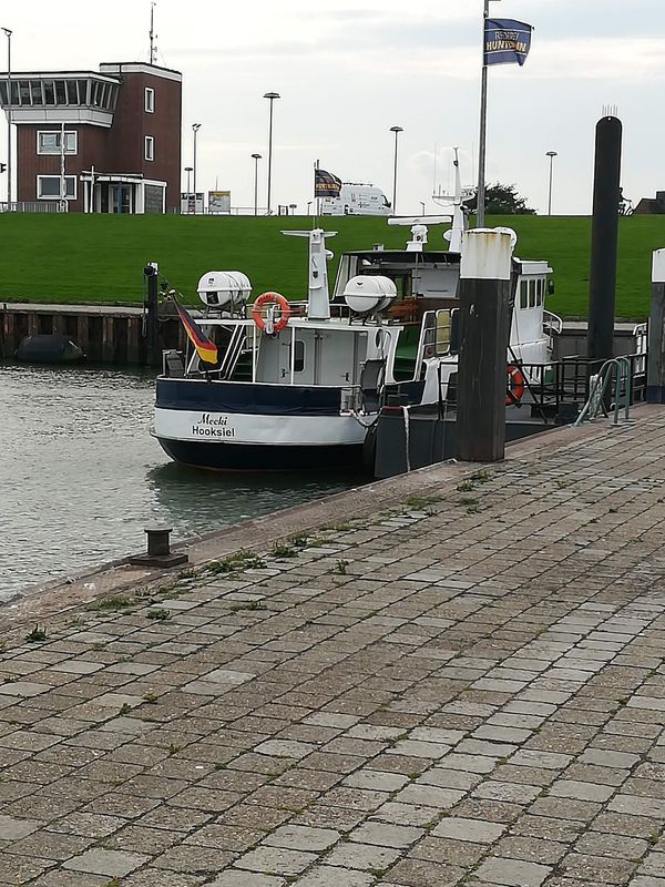 Malersiche Kulisse am Hafen genießen