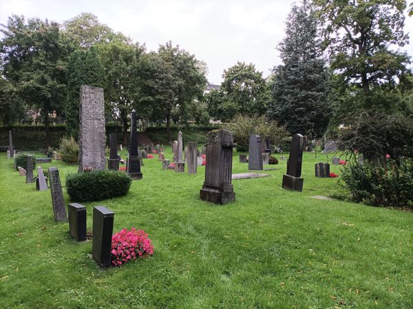 Friedhof der Berühmten besuchen