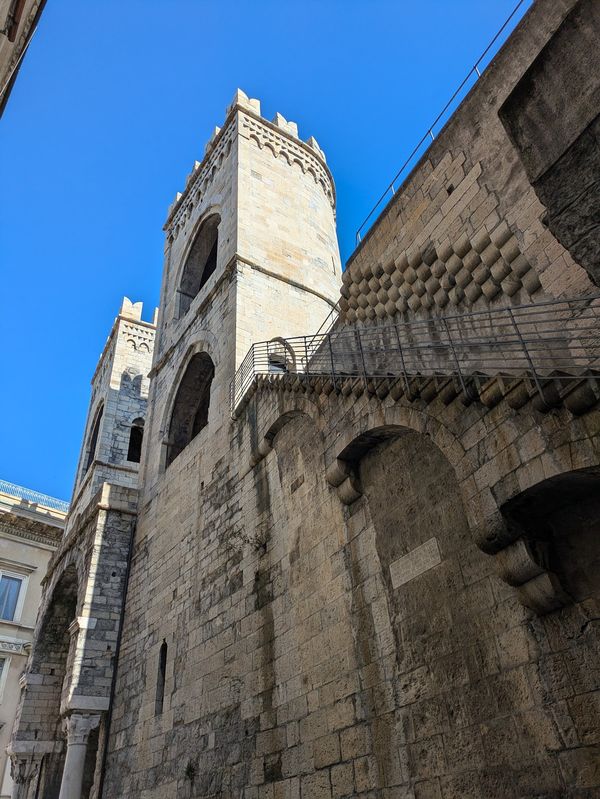 Historische Spuren an der Porta Soprana