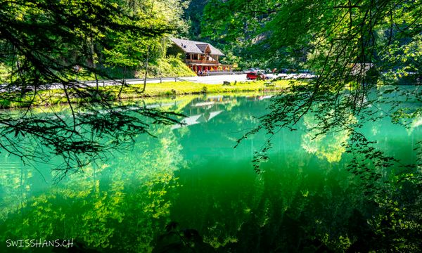 Genießen Sie traditionelle Küche am malerischen See