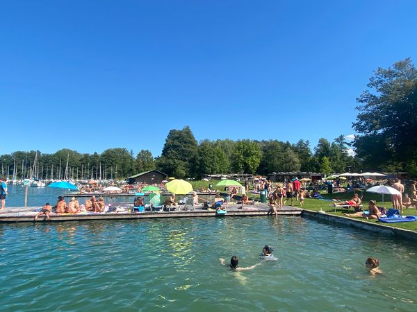 Sprung in den Wörthersee