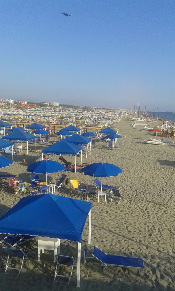 Genießen Sie Sonne und Sand an der Versilia-Küste