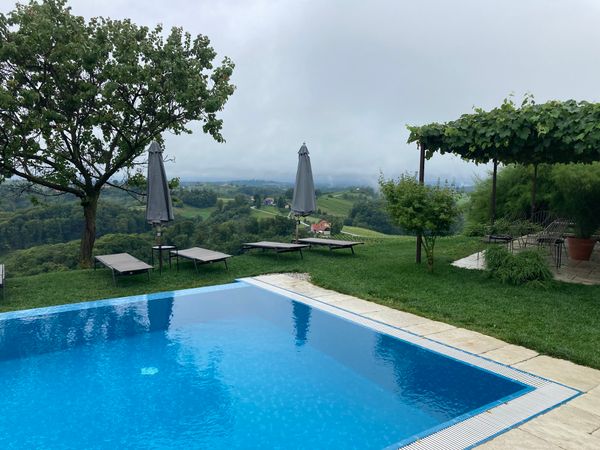 Weinabenteuer in malerischen Hügeln