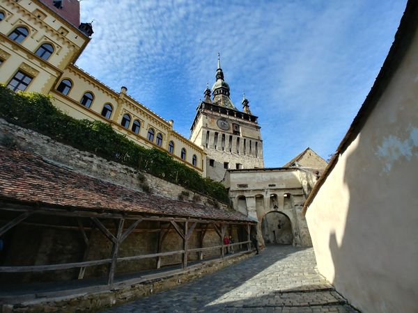 Verteidigungsturm mit einzigartiger Architektur