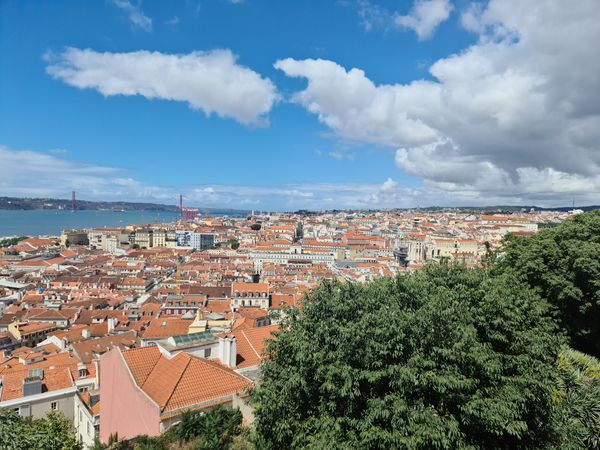 Blick über Lissabon genießen