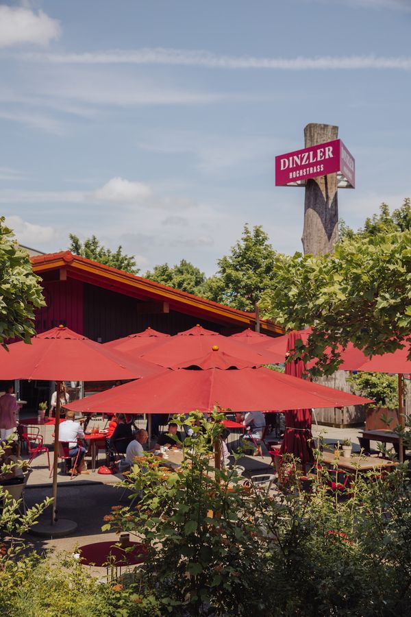 Genussvolles Frühstück mit großer Außenterrasse