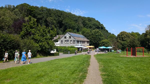Skandinavische Küche am See genießen