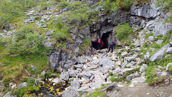 Mystische Grottenwanderung