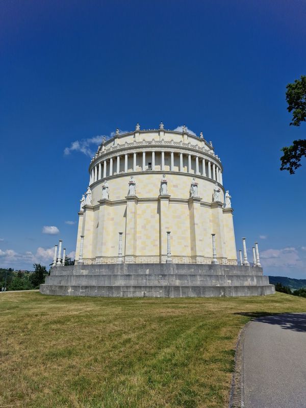 Entdecke die historische Befreiungshalle