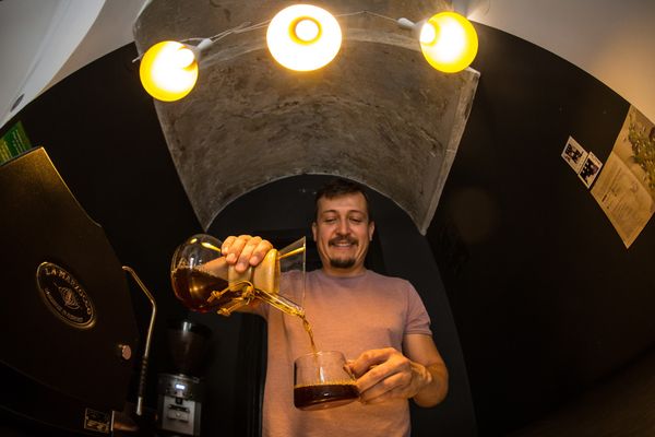 Einzigartiger Cold Brew in einer charmanten, kleinen Kaffeebar