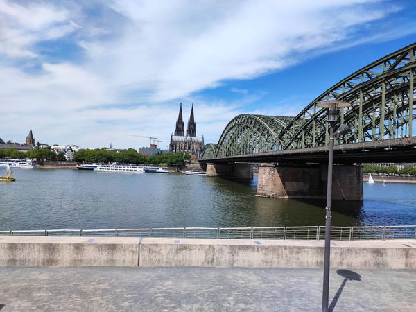 Romantische Spaziergänge am Kölner Rheinufer
