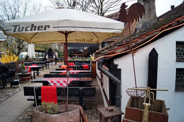 Brotzeit mit Burgblick