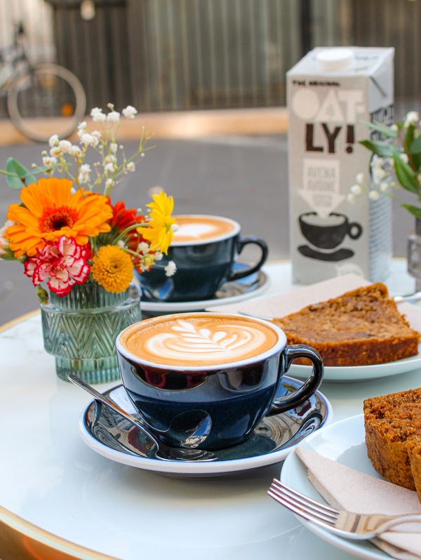 Spezialkaffee und Sommerbrunch