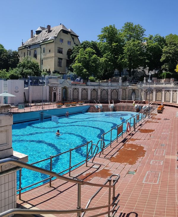 Entspanne im prachtvollen Thermalbad