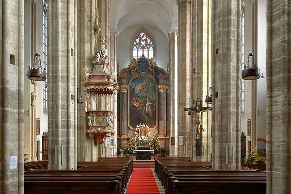 Gotische Schönheit mit beeindruckendem Altar