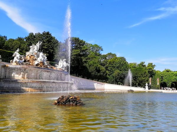 Kaiserliches Picknick im historischen Park