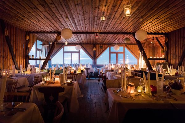 Zünftig essen mit herrlicher Aussicht