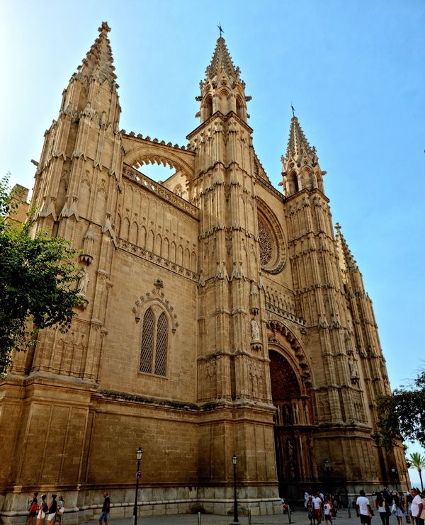 Bestaune die gotische Kathedrale