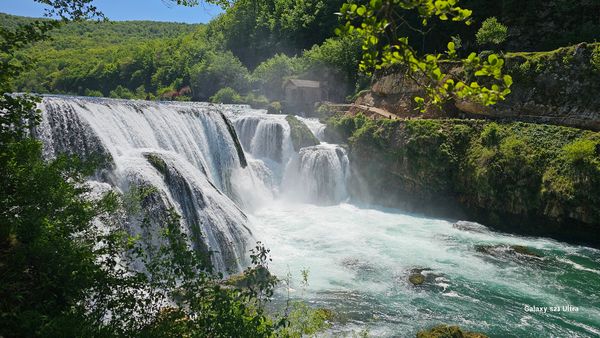 Naturwunder mit Wasserfällen