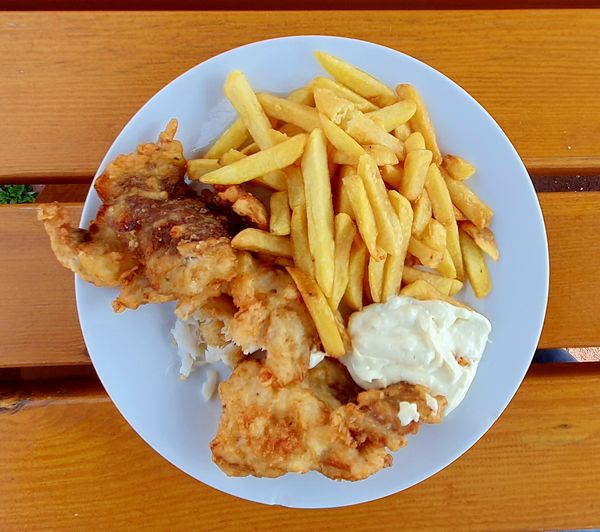 Fischbrötchen an Bord genießen