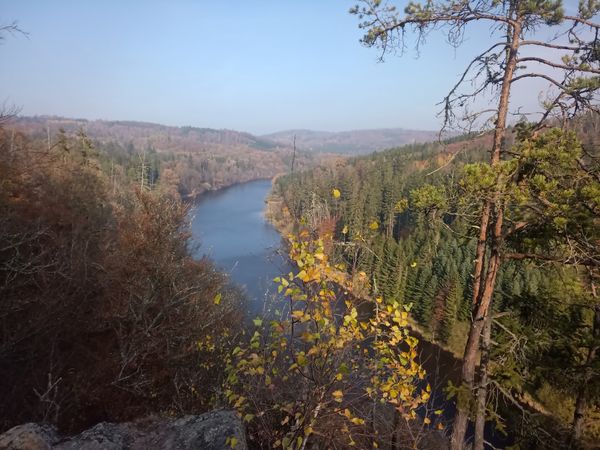 Atemberaubender Sonnenaufgang über der Moldau