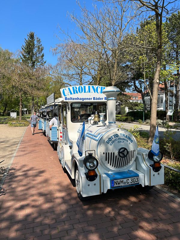 Historische Orte mit der Bäderbahn erkunden