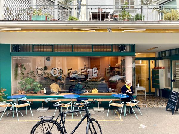 Probier saisonale Kaffees und Samstags-Brunch