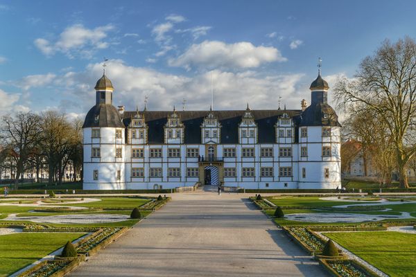 Prächtiges Wasserschloss mit Gärten