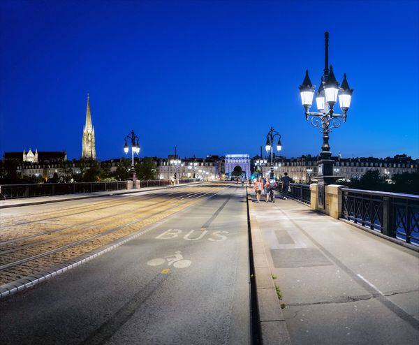 Historische Brücke mit Ausblick