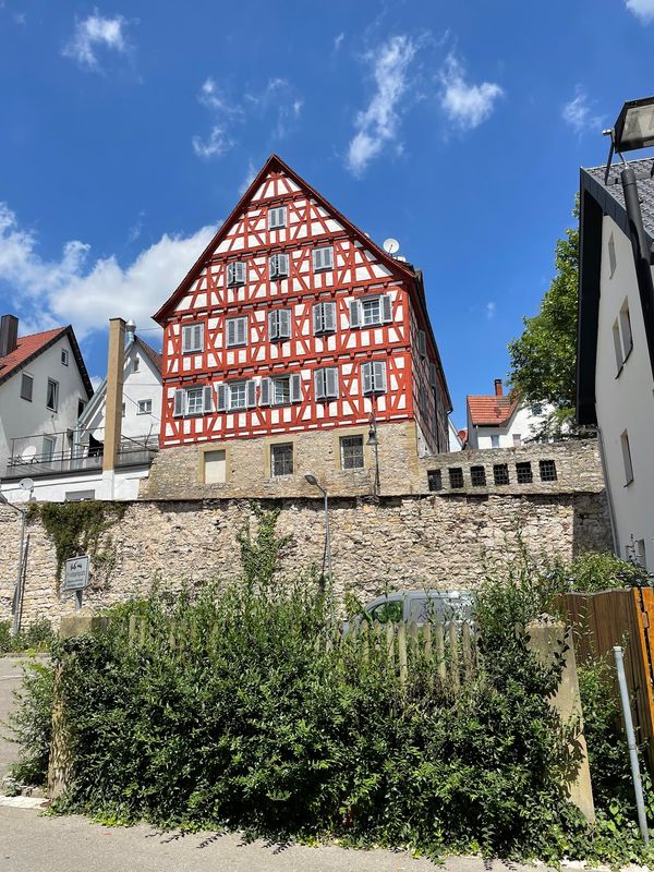 Mittelalterliche Gassen und farbenfrohe Fachwerkhäuser