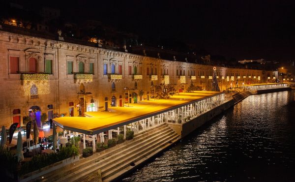 Farbenfrohes Fest am Valletta Waterfront