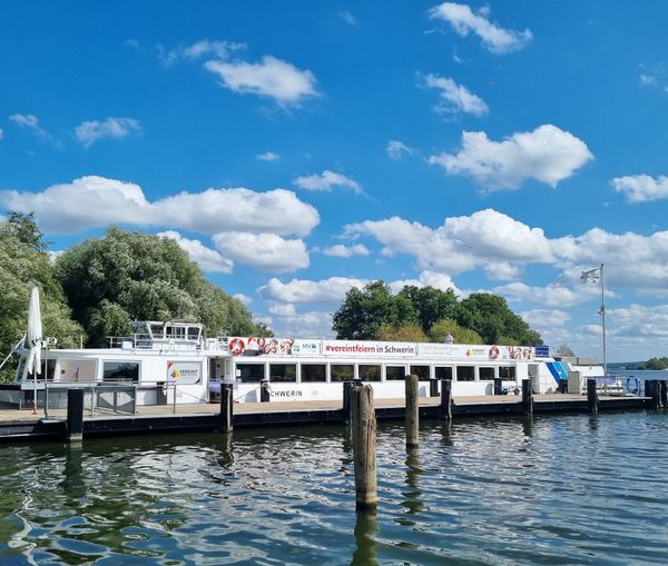 Schwerin vom Wasser aus bestaunen