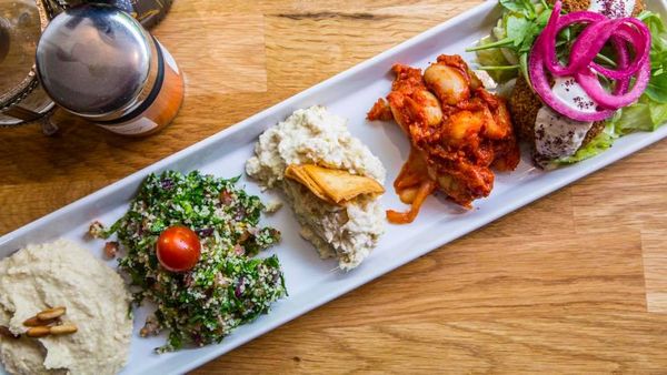 Frische und vielfältige Mezze Platten