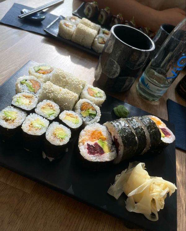 Veganes Sushi in gemütlicher Atmosphäre