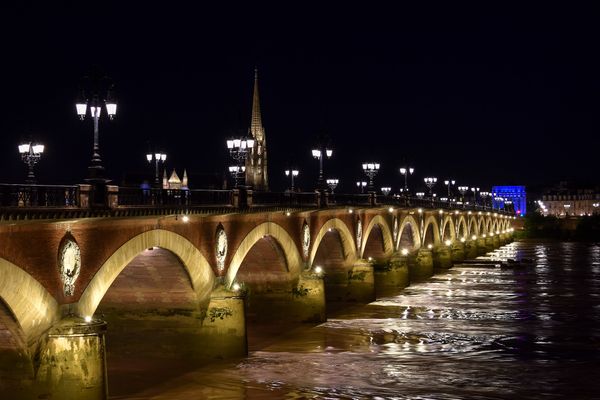 Historische Brücke mit Ausblick