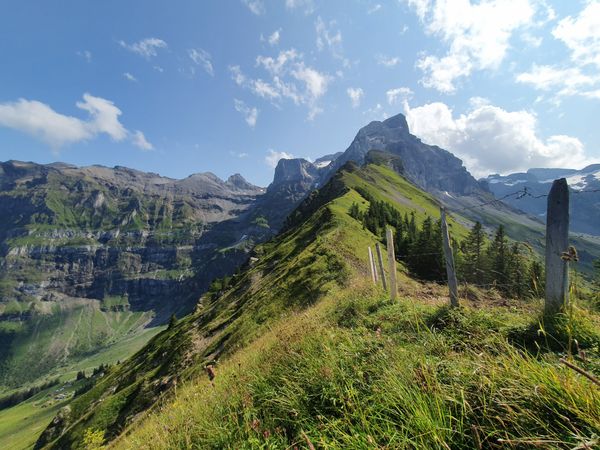 Atemberaubende Bergkulisse erwandern