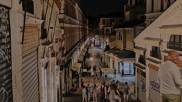 Historischer Markt & Brücke erleben