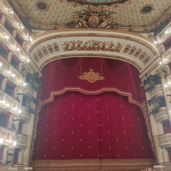 Besuche das berühmte Opernhaus