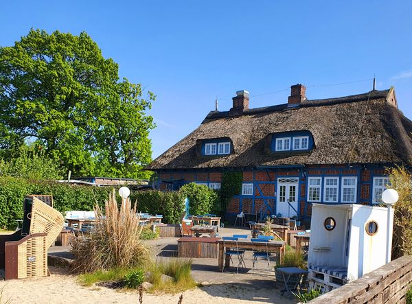 Strandkulinarik in reetgedecktem Fachwerkhaus