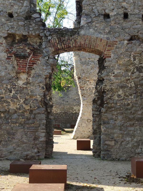 Geschichtsträchtige Ruinen mit Aussicht