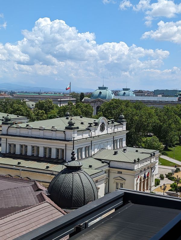 Atemberaubende Aussicht über Sofia bei Nacht