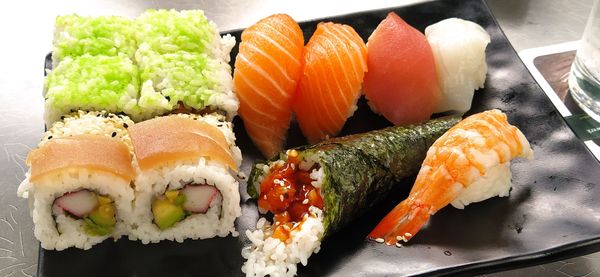 Moderne Sushi-Bar mit innovativem Bestellsystem