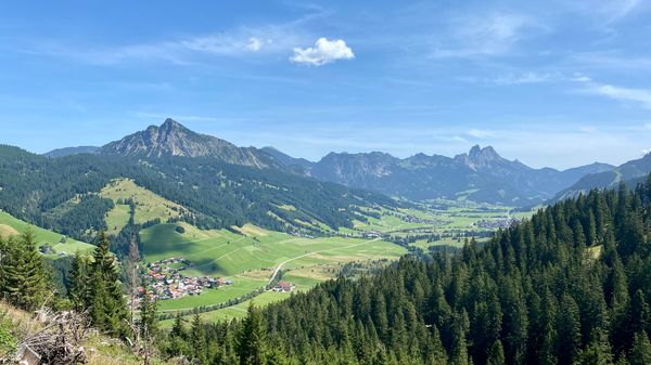 Idyllische Wanderungen und Skitouren erleben