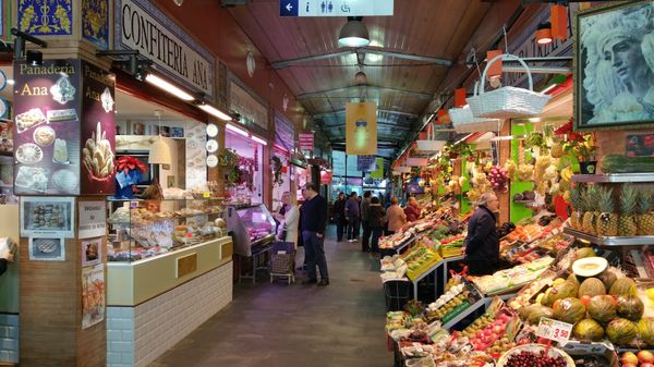 Schlemme dich durch lokale Delikatessen