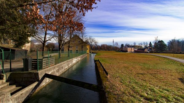 Erfrischende Abkühlung im Stadtfluss