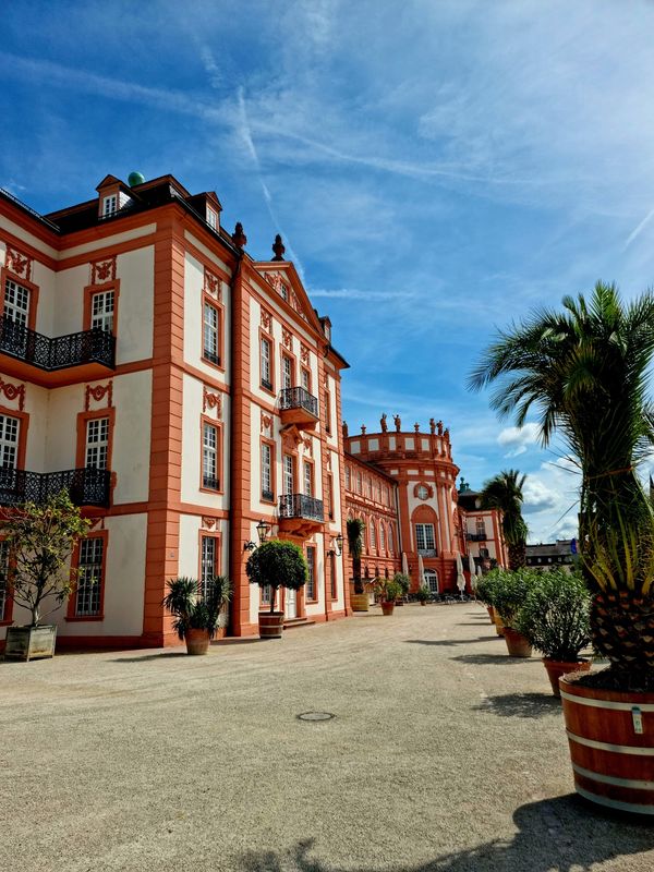 Barockes Schloss mit Rheinblick