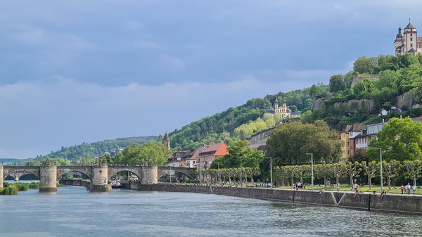 Historisches Flair am Mainufer erleben