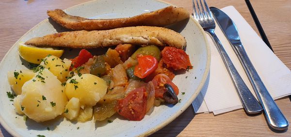 Frischer Fisch direkt vom Räucherofen