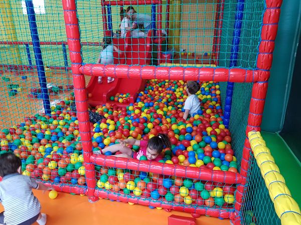 Buntes Spieleparadies für Kinder